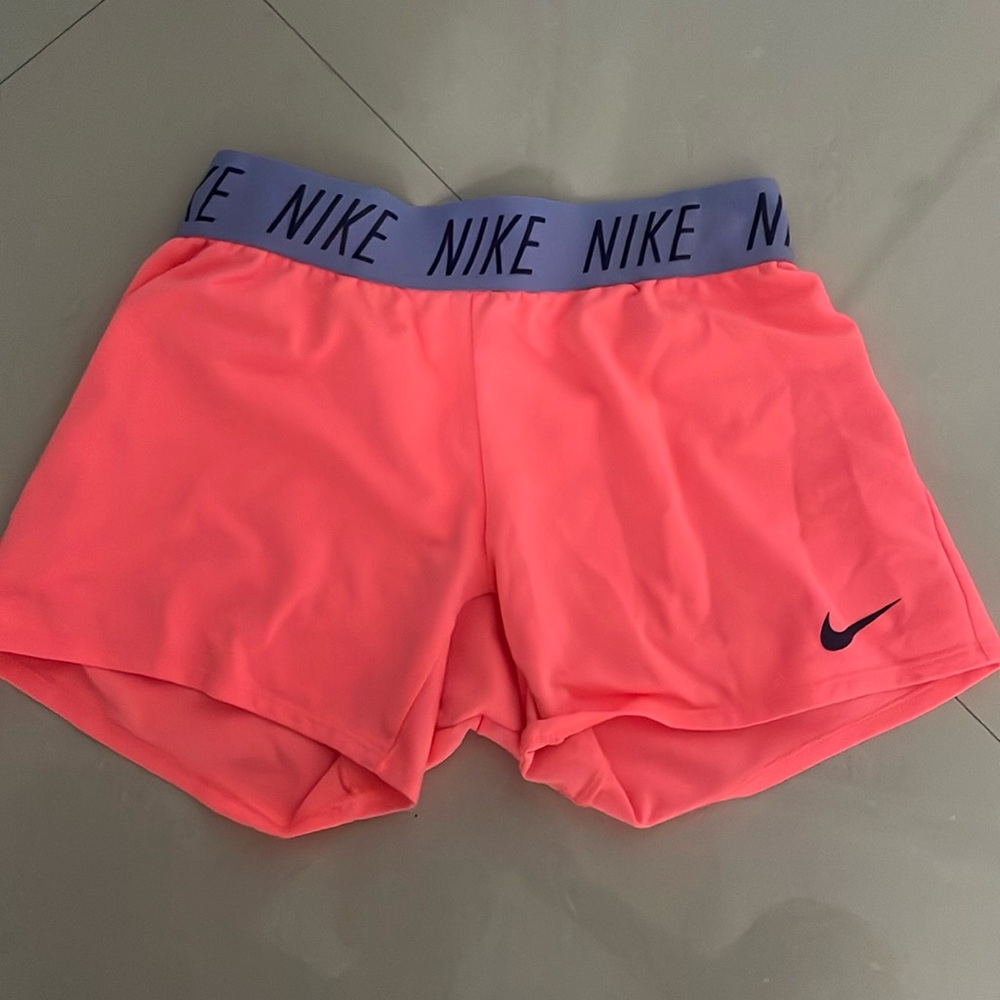Light pink/orange